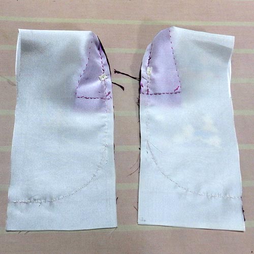 左右裏袖が縫い終わる画像